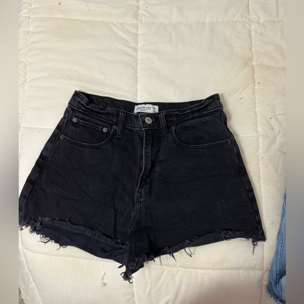 Abercrombie and Fitch, The'90s Relaxed Cutoff Short high rise, black, size 6